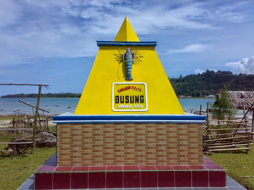 Tugu kawasan wisata Desa Busung Indah